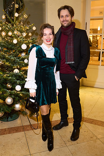 Darya Birnstiel, Ehemann Philip Birnstiel, 28. BMW Advents-Benefizkonzert, Cuvilliés Theater, München, 6. Dezember 2023, Foto: Jens Hartmann/BMW